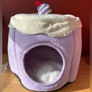 Cupcake Comfort Plush Pet Bed - 16 1/2” Diameter - Lavender 🧁NWT!